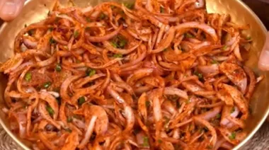 Double dhamaka laccha paratha with onion and paneer filling  2